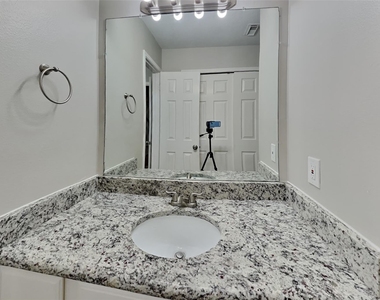 15907 Lausanne Drive - Photo Thumbnail 21