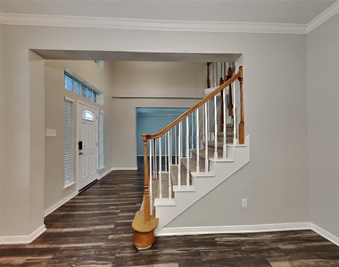 15907 Lausanne Drive - Photo Thumbnail 10