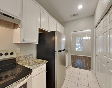 15907 Lausanne Drive - Photo Thumbnail 7