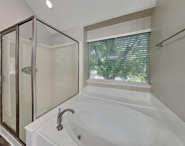15907 Lausanne Drive - Photo Thumbnail 14