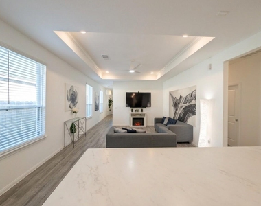 18122 Sonresa Way - Photo Thumbnail 12