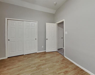 2146 Berkshire Elm Street - Photo Thumbnail 14