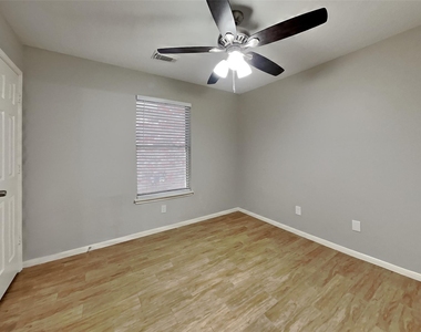 2146 Berkshire Elm Street - Photo Thumbnail 16