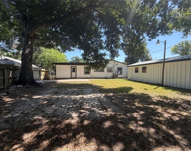 920 Vivian Ave - Photo Thumbnail 17