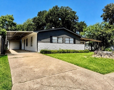 920 Vivian Ave - Photo Thumbnail 1