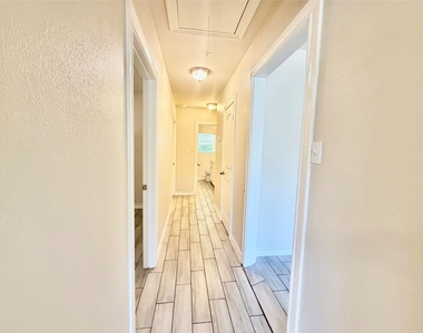 920 Vivian Ave - Photo Thumbnail 8