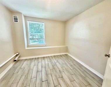 920 Vivian Ave - Photo Thumbnail 14
