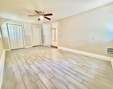 920 Vivian Ave - Photo Thumbnail 15