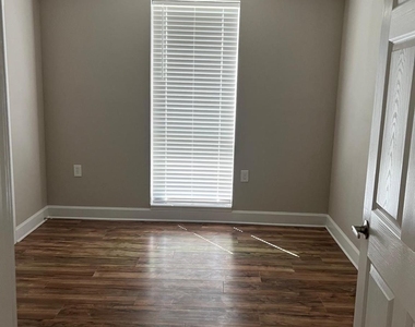 1098 Pecan Valley Drive - Photo Thumbnail 13