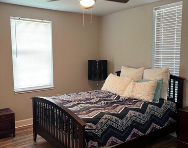 1098 Pecan Valley Drive - Photo Thumbnail 5