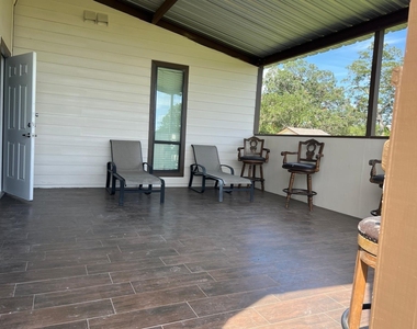 1098 Pecan Valley Drive - Photo Thumbnail 14