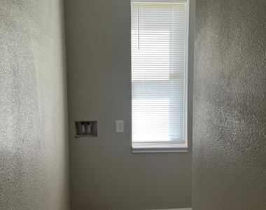 1098 Pecan Valley Drive - Photo Thumbnail 10