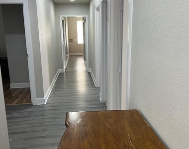 1098 Pecan Valley Drive - Photo Thumbnail 6