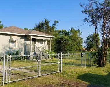 1214 Teal Street - Photo Thumbnail 2
