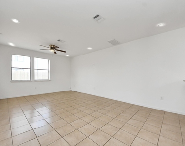 4335 Oak Ridge Drive - Photo Thumbnail 2