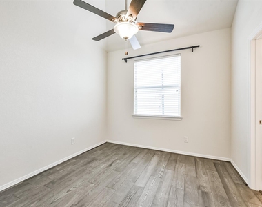 1504 Peyton Oaks Place - Photo Thumbnail 35