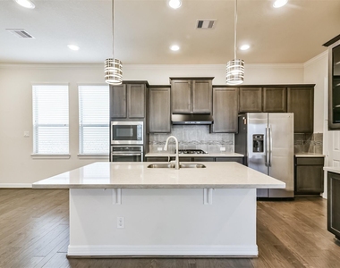 1504 Peyton Oaks Place - Photo Thumbnail 17