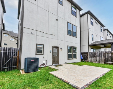 1504 Peyton Oaks Place - Photo Thumbnail 3