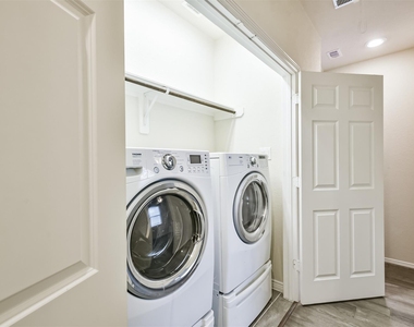 1504 Peyton Oaks Place - Photo Thumbnail 38