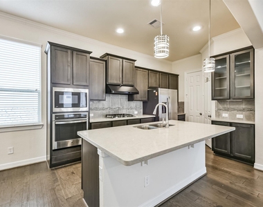 1504 Peyton Oaks Place - Photo Thumbnail 16