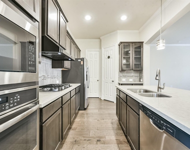 1504 Peyton Oaks Place - Photo Thumbnail 22