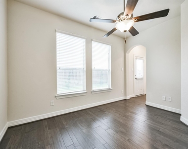1504 Peyton Oaks Place - Photo Thumbnail 7