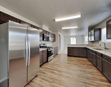 19630 Buckland Park Drive - Photo Thumbnail 3