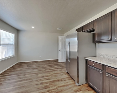 19630 Buckland Park Drive - Photo Thumbnail 4