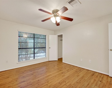 8801 Hammerly Blvd - Photo Thumbnail 8