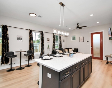 5718 Beall Street - Photo Thumbnail 8