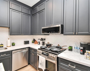 5718 Beall Street - Photo Thumbnail 6