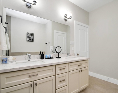 5718 Beall Street - Photo Thumbnail 16