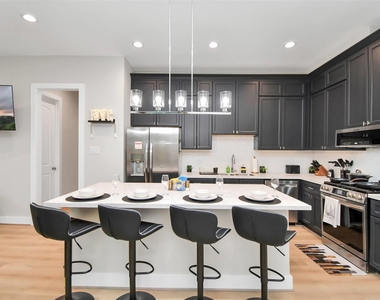 5718 Beall Street - Photo Thumbnail 4