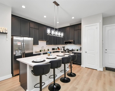 5718 Beall Street - Photo Thumbnail 9