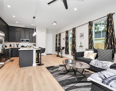 5718 Beall Street - Photo Thumbnail 2