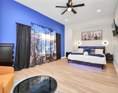 5718 Beall Street - Photo Thumbnail 10