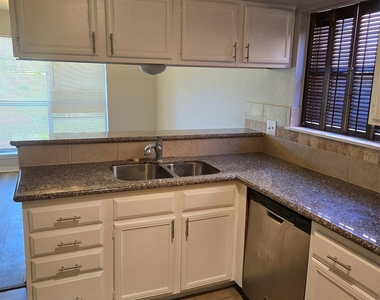 3046 Mosby Drive - Photo Thumbnail 6