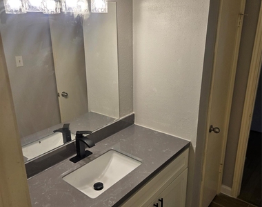 3046 Mosby Drive - Photo Thumbnail 9