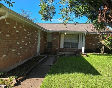 3046 Mosby Drive - Photo Thumbnail 1