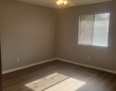 3046 Mosby Drive - Photo Thumbnail 11
