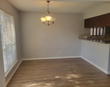 3046 Mosby Drive - Photo Thumbnail 8