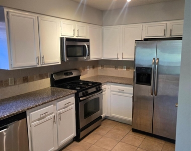 3046 Mosby Drive - Photo Thumbnail 7