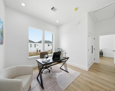 8910 Knoll Leaf Drive - Photo Thumbnail 8