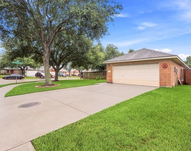 111 Thunder Basin Drive - Photo Thumbnail 3