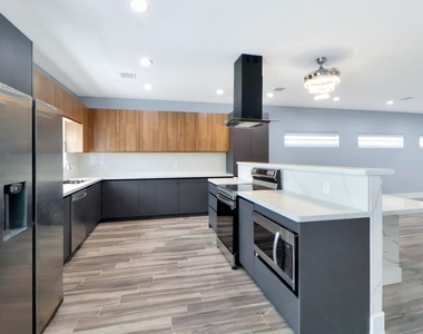 3027 Clinton Drive - Photo Thumbnail 5