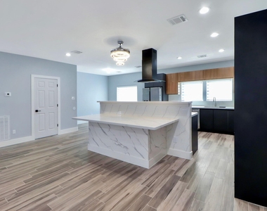 3027 Clinton Drive - Photo Thumbnail 4