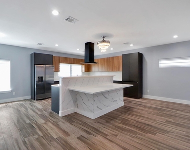 3027 Clinton Drive - Photo Thumbnail 3