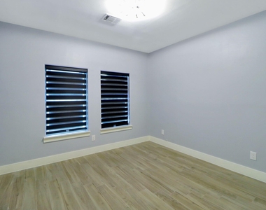 3027 Clinton Drive - Photo Thumbnail 18