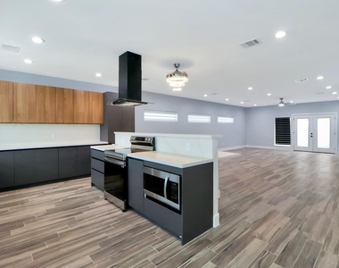 3027 Clinton Drive - Photo Thumbnail 6