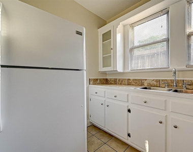 1748 Richmond Avenue - Photo Thumbnail 9